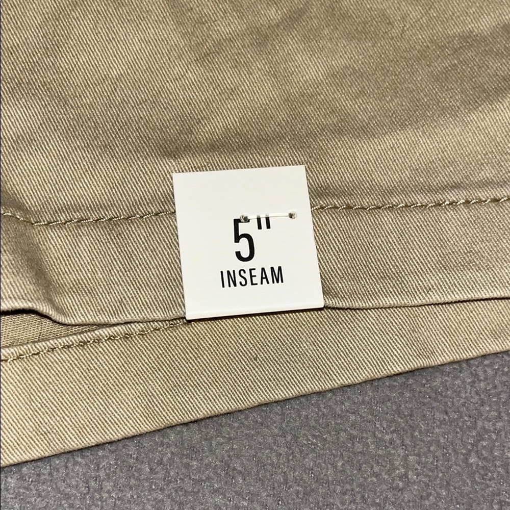 NWT. a.n.a Tan 5” Shorts Classic Cotton Blend - Picture 3 of 6